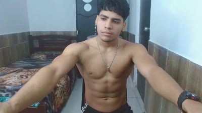 TylerGolt823 webcam model stream image