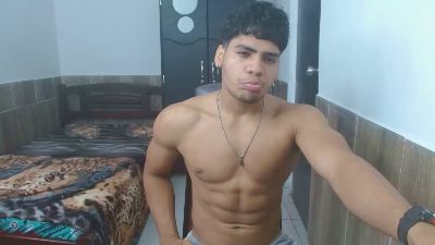 TylerGolt823 webcam model stream image