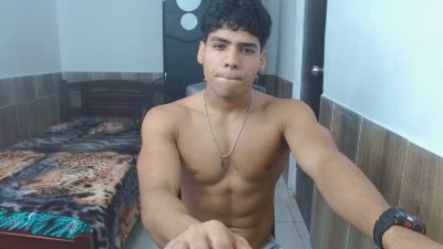 TylerGolt823 webcam model stream image