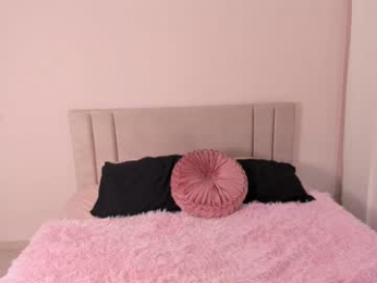 little_effy18_ webcam model stream image