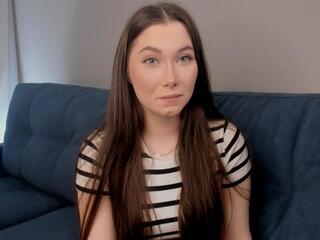 Lilian Hessey webcam model stream image