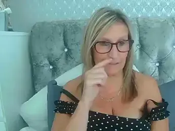 Additive_Mature_Linda webcam model stream image