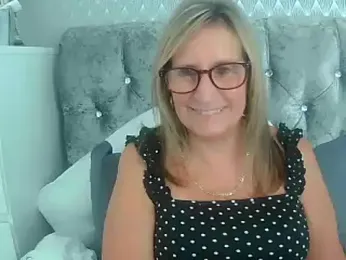 Additive_Mature_Linda webcam model stream image