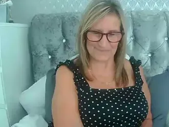 Additive_Mature_Linda webcam stripchat model stream image