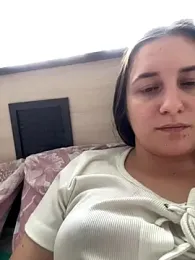 Strawberryyyyik webcam model stream image