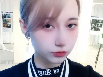 ClaraParks webcam model stream image