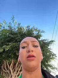 Ninabigtitied webcam model stream image