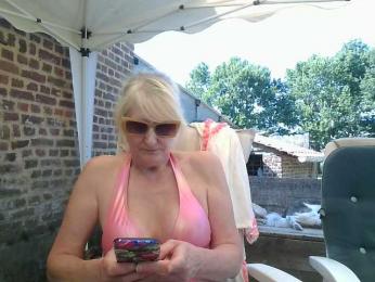 BlondMilfTascha webcam model stream image