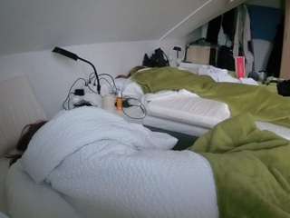 voyeurcam-julmodels-bed-4 webcam model stream image