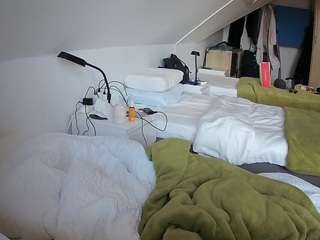 voyeurcam-julmodels-bed-4 webcam model stream image