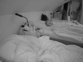 voyeurcam-julmodels-bed-4 webcam model stream image
