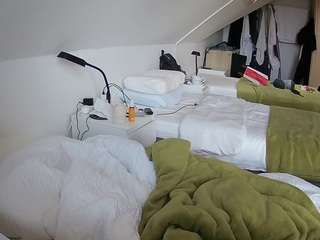 voyeurcam-julmodels-bed-4 webcam model stream image