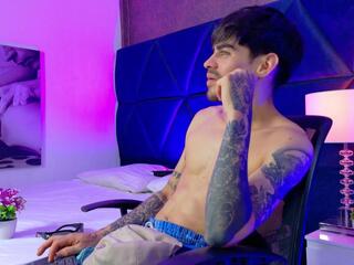 Aron Muller webcam model stream image