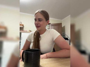 Essie-Kathrynne2114 webcam bongacams model stream image
