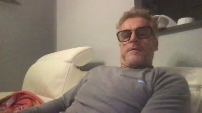 Axl_hot webcam model stream image