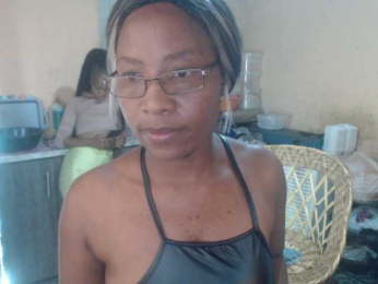 Curvypear webcam model stream image