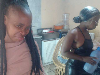 Curvypear webcam model stream image