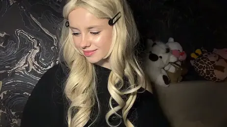 curlyhaired webcam stripchat model stream image