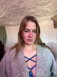 selenaluvv webcam stripchat model stream image