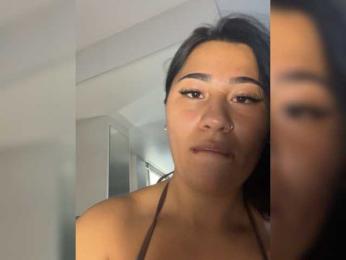 Evelyn- webcam model stream image