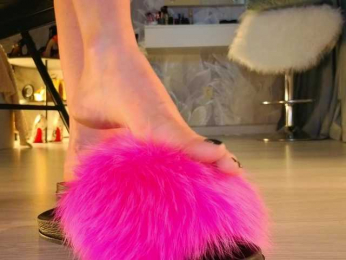 KrisHeels webcam model stream image
