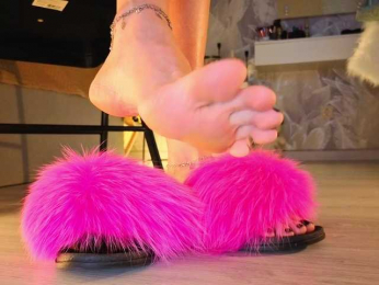 KrisHeels webcam model stream image