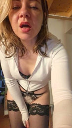 Malika025 webcam model stream image