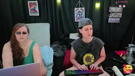 Bella_and_Marie webcam model stream image