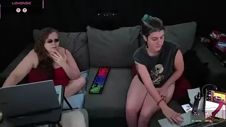 Bella_and_Marie webcam model stream image