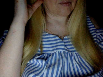 BlondyVio webcam model stream image