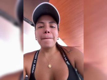 AprilHill webcam model stream image