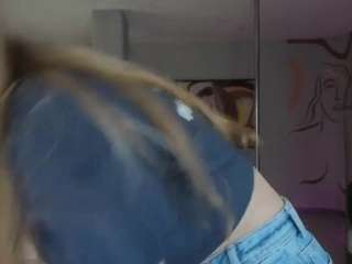 niaholland webcam model stream image
