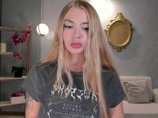 niaholland webcam model stream image
