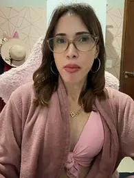 Irresistible37 webcam model stream image