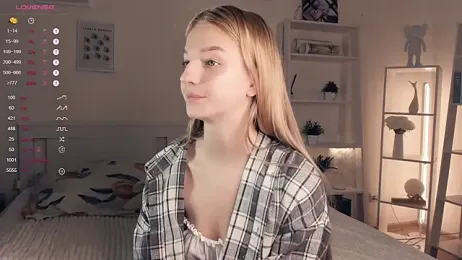 DreamyGleam webcam model stream image