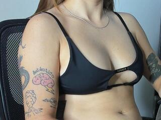 Ari Cooper webcam model stream image