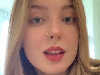 AlbertaGodsil webcam model stream image