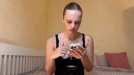 Ellakalinin00 webcam model stream image