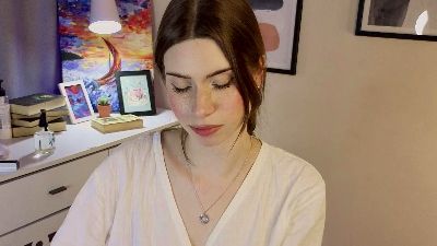 Umia_Bordered webcam model stream image