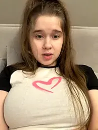 HornyGirlH webcam model stream image