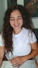Roxynude webcam model stream image