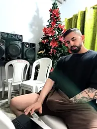 giannis090 webcam model stream image