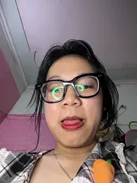 Leeeeiu webcam model stream image