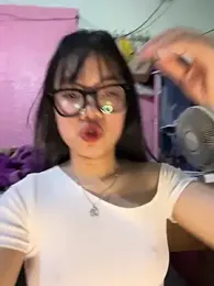 Leeeeiu webcam model stream image