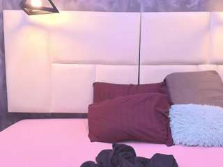 mia-thompson-1 webcam model stream image