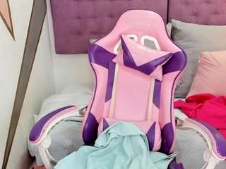 amina-west webcam model stream image