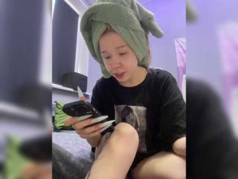 freakfarm webcam model stream image