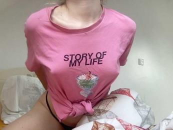 Charming-Lotti webcam model stream image