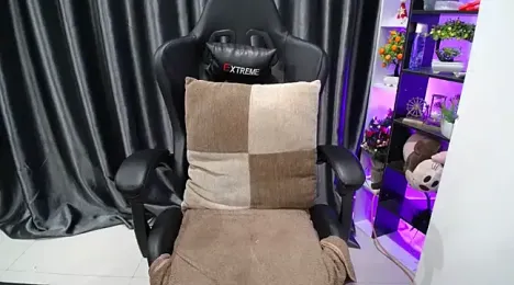 Yuki-yio webcam model stream image