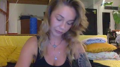 MalunaMoon webcam model stream image